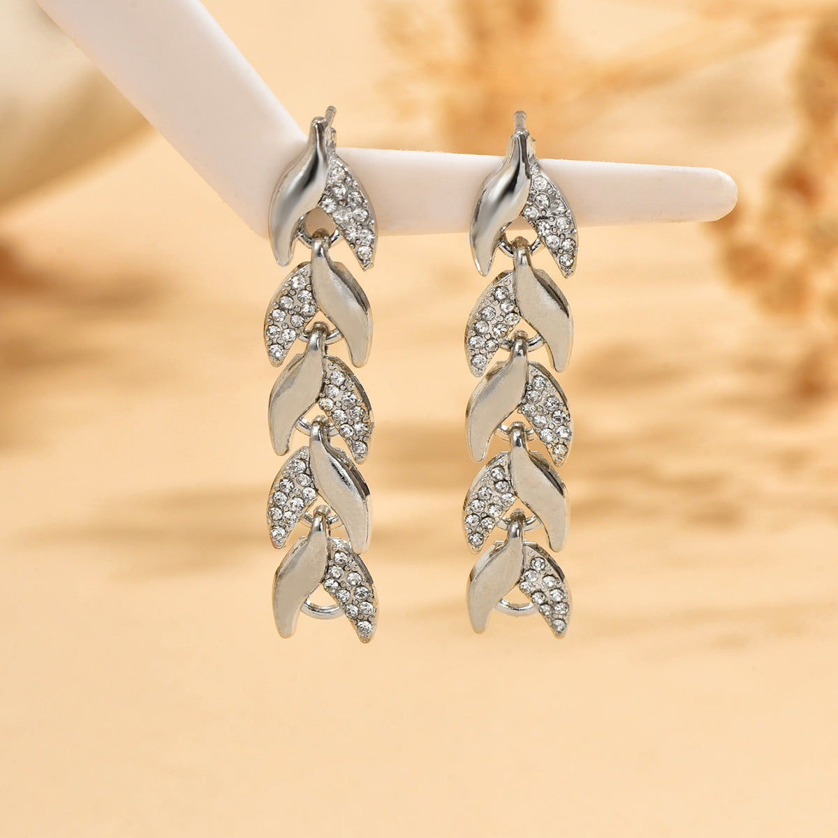 Heavy-duty Leaf-shaped Stud Earrings With Full Diamond Detailingunisex Design